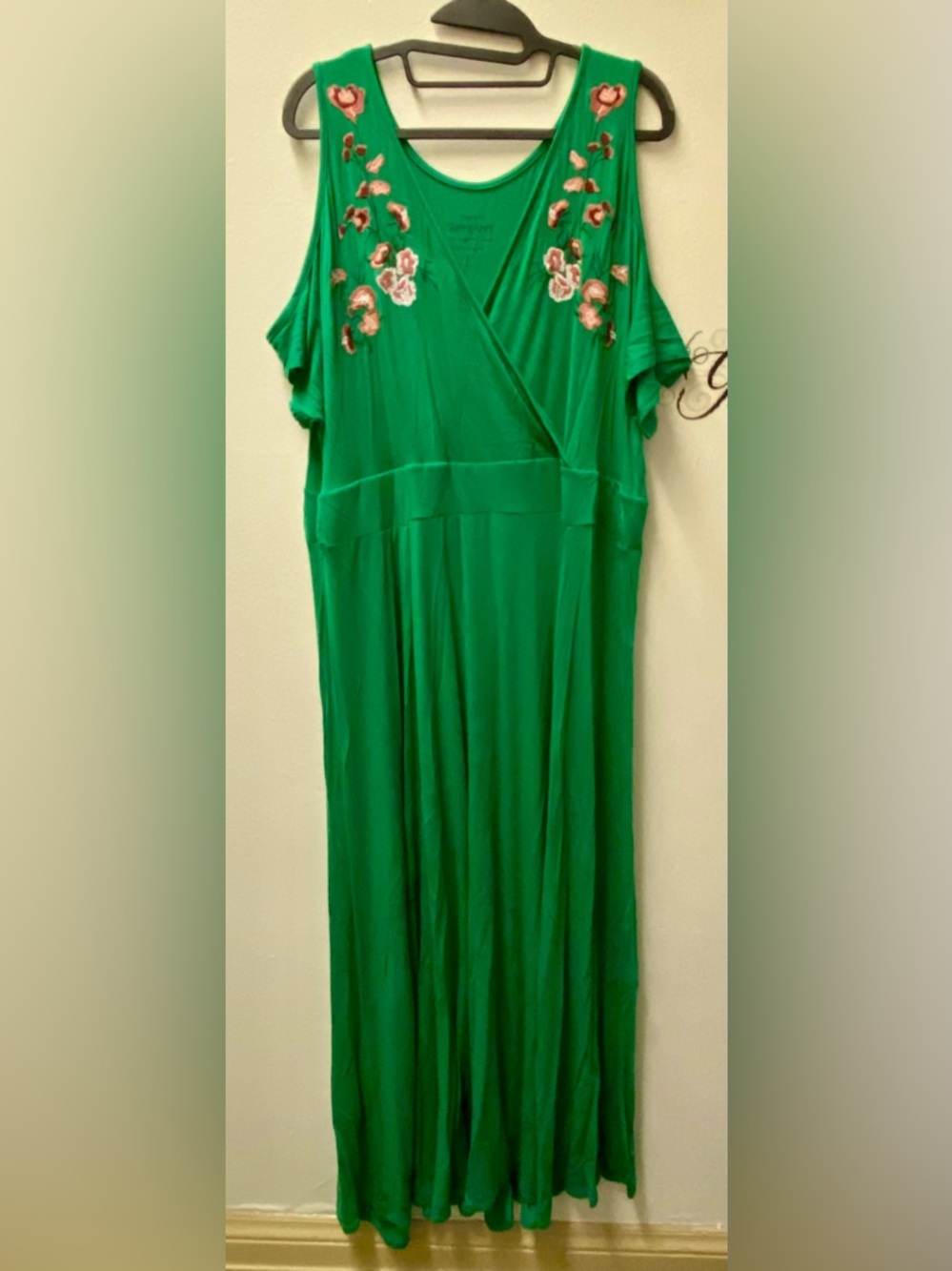 3/$50 NWOT Gorgeous Torrid Emerald Green Cold Shoulder Maxi Dress w/Floral